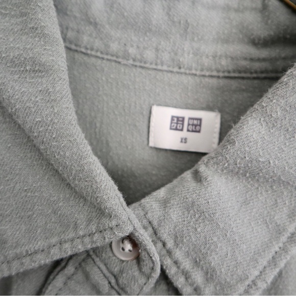 Uniqlo sage green flannel button down shirt - Picture 3 of 3